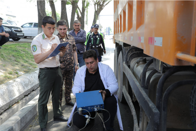 В Узбекистане проверили машины на экологическое соответствие