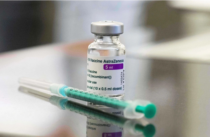 AstraZeneca признала возможность редкого побочного эффекта своей вакцины от COVID-19