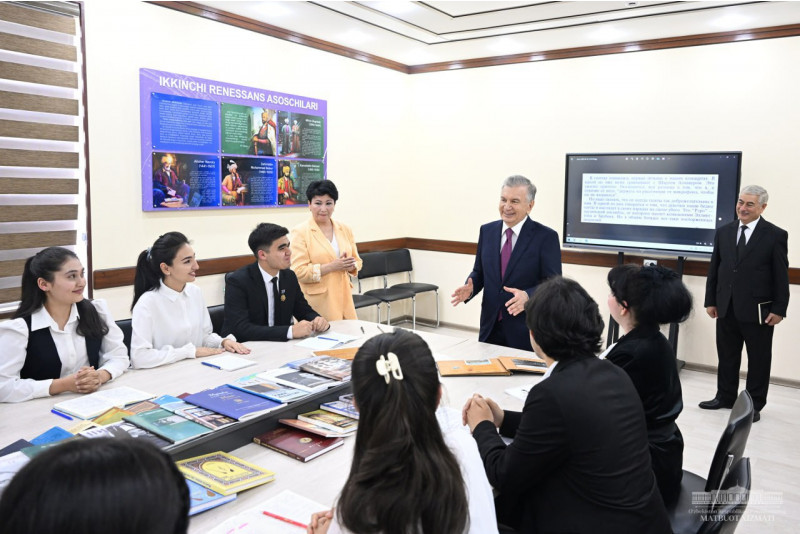 Президент посетил Национальный институт эстрадного искусства имени Батыра Закирова