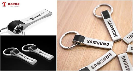 Samsung kompaniyasining logotipi tushirilgan breloklar. Foto: Facebook / Dekos.uz