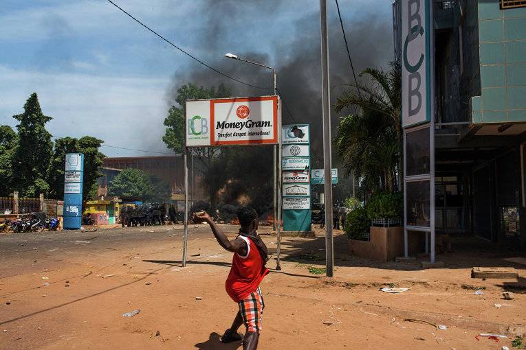 Burkina-Faso poytaxti Uagadugu shahridagi tartibsizliklar. Foto: AP Photo