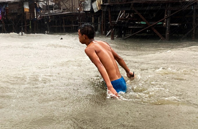 Филиппинга Вонгфонг тайфуни кириб келди.