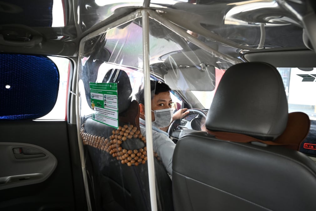 Вьетнамнинг Ханой шаҳридаги такси ҳайдовчиси.
