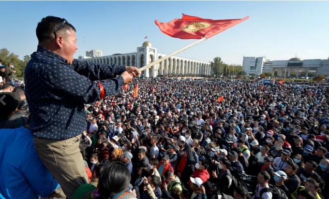 4 октябрь куни Қирғизистонда парламент сайловлари бўлиб ўтди, унда 16 та партия иштирок этди.