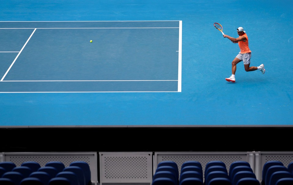 Теннисчилар Австралиянинг Мельбурн шаҳридаги очиқ чемпионат ўйинларига ҳозирликни бошлади.