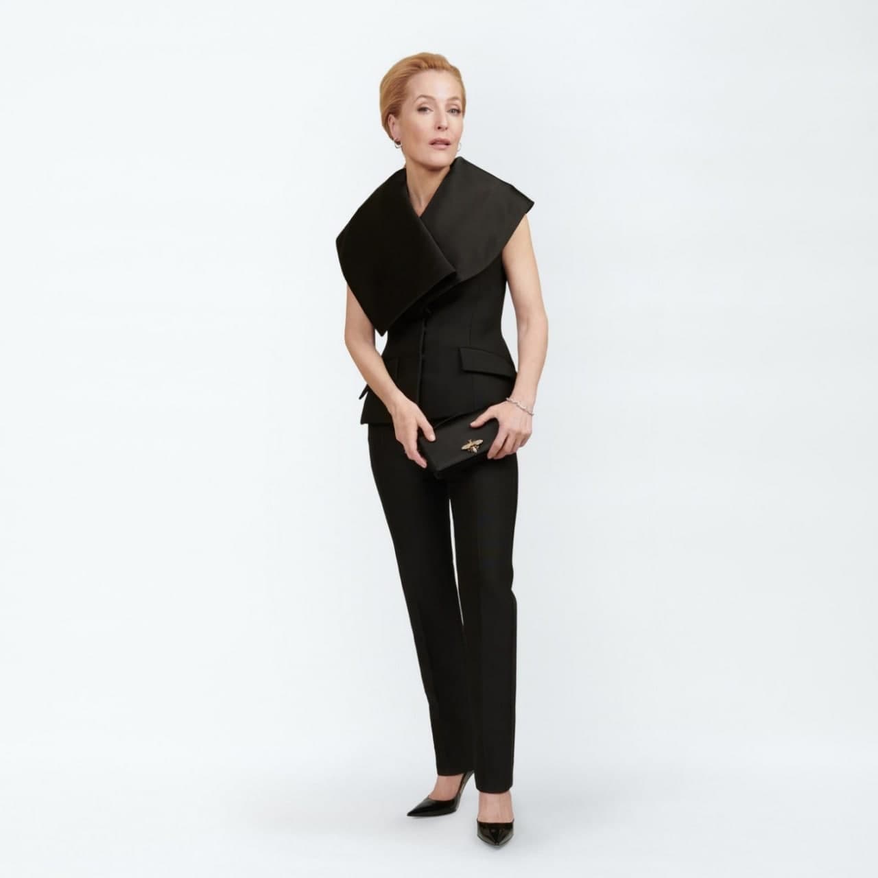 Жиллиан Андерсон — Dior модалар уйидан тикилган либосда