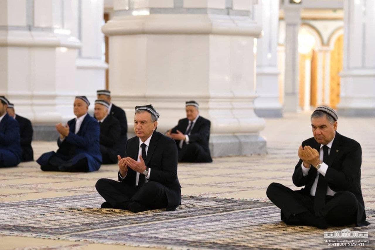 Shavkat Mirziyoyev 29-aprel kuni Gurbanguli Berdimuhamedov va ikki mamlakat muftiylari hamrohligida “Turkmanboshi ruhi” masjidiga <a href=