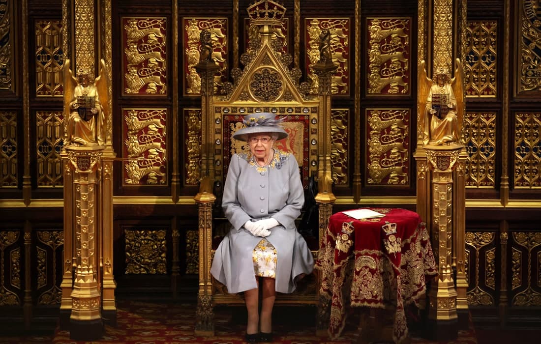 Буюк Британия қироличаси Елизавета II парламентнинг янги сессияси очилишида ўз тахтидан нутқини сўзлади.