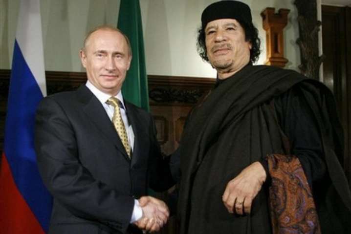 Муамар Каддафи ва Владимир Путин