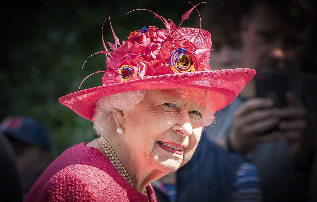 Буюк Британия қироличаси Елизавета II Балморал қалъасидаги ёзги қароргоҳига ташриф буюрди.