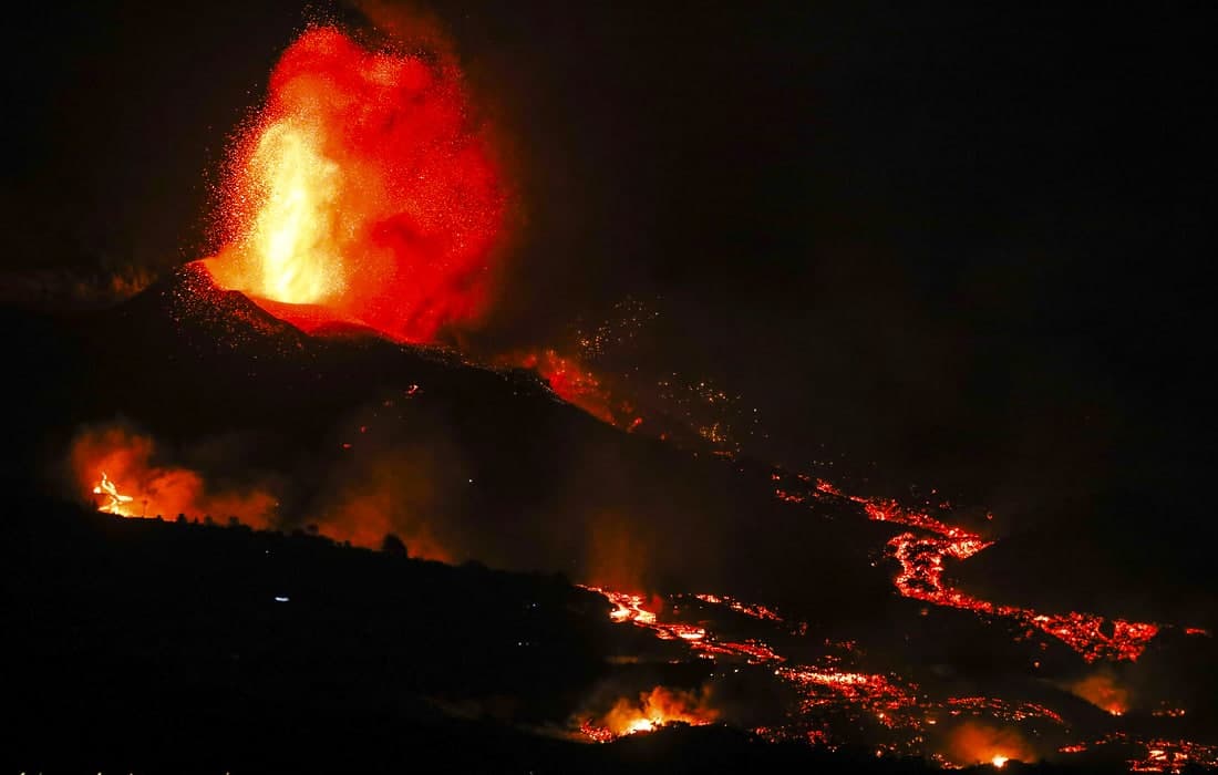 Испаниянинг Пальма оролида Кумбре-Вьеха вулқони отилиши.