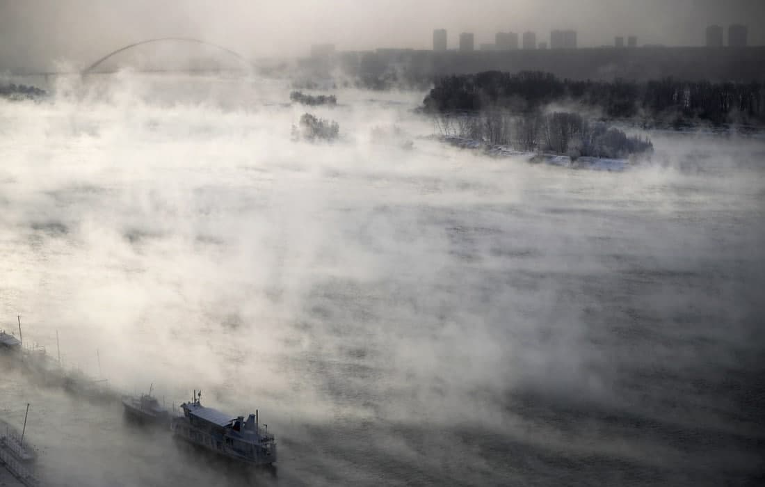 Новосибирск шаҳрини туман қоплади.
