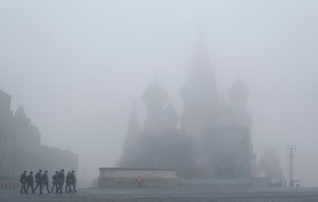 Москвага кўриш чегараси 200–700 метрдан ошмайдиган қалин туман тушди.
