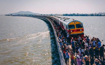 Таиландда “сузувчи поезд” ишга туширилмоқда
