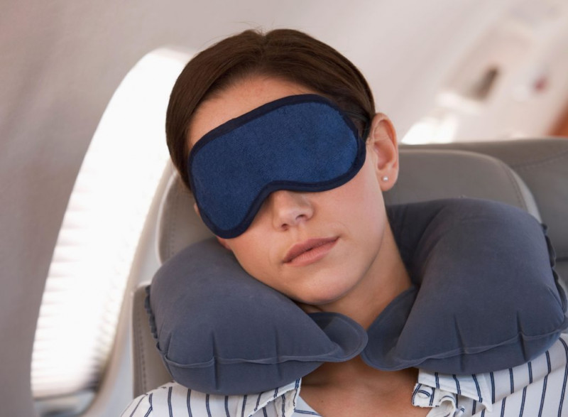 Как обеспечить себе комфортный сон во время продолжительного полёта?