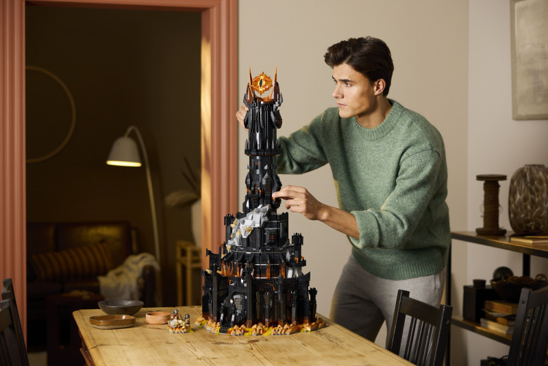 Lego kompaniyasi “Uzuklar hukmdori” filmidagi Sauron minorasi to‘plamini taqdim etdi