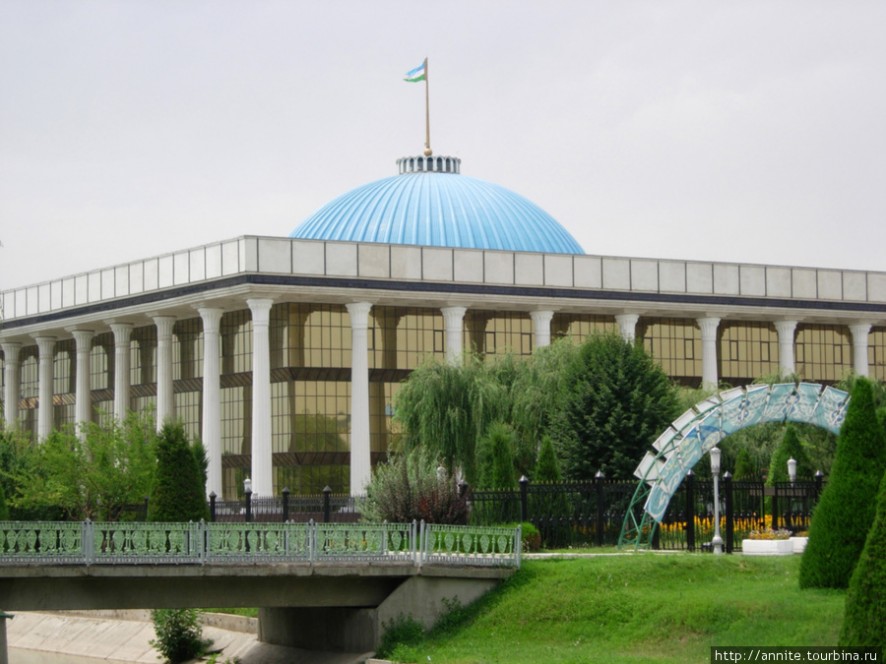 Oliy Majlis. Foto: tourbina.ru