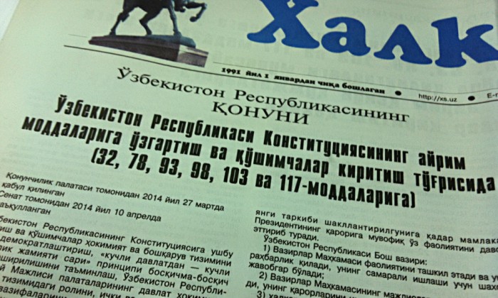 “Xalq so‘zi” gazetasida e’lon qilingan qonun matni. Foto: xushnudbek.uz