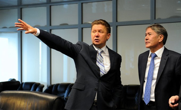 “Gazprom” rahbari Aleksey Miller (chapda) va Qirg‘iziston prezidenti Almazbek Atambayev (arxiv fotosi) Foto: president.kg