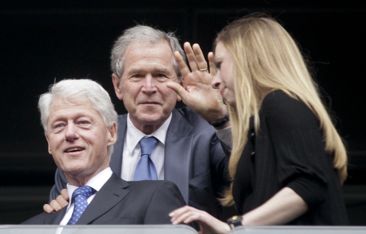 Билл Клинтон, Жорж Буш, Челси Клинтон. Фото: EPA