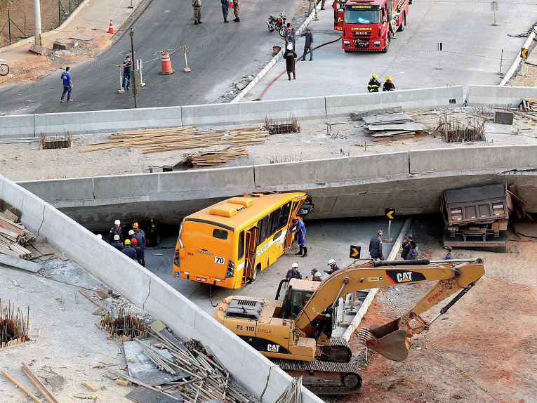 Braziliyada avtoestakada quladi. Foto: Reuters