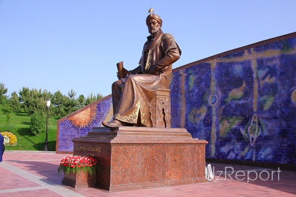 Samarqanddagi Mirzo Ulug‘bek haykali. Foto: UzReport