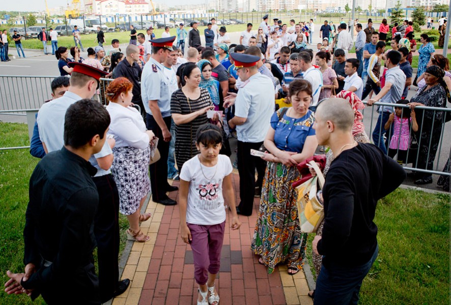 “Yantarniy” sport saroyiga kirish yo‘lagi. Foto: anhor.uz