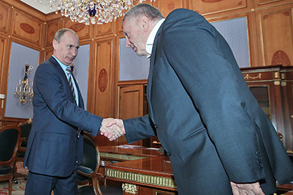 Vladimir Putin va Vladimir Jirinovskiy. Foto: Dmitriy Azarov / “Kommersat”