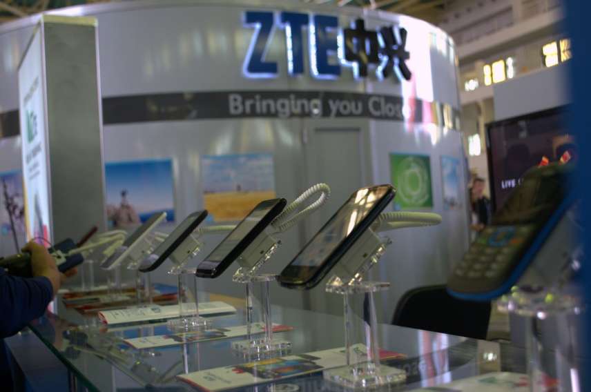 UZTE компаниясининг мобил қурилмалари. Фото: «Дарё»