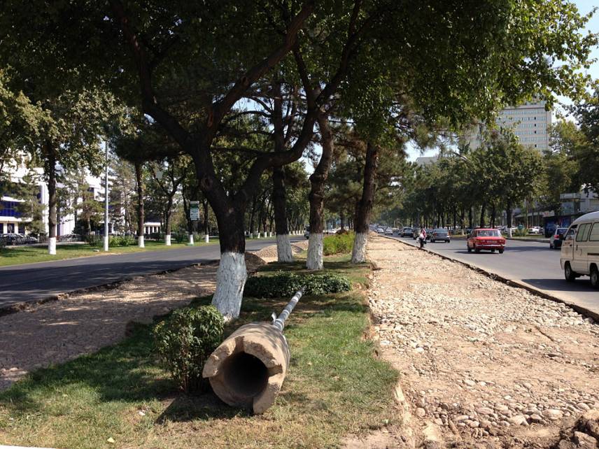 Bunyodkor maydoni atrofidagi chorrahalar kengaytirilmoqda. Foto: “Daryo”