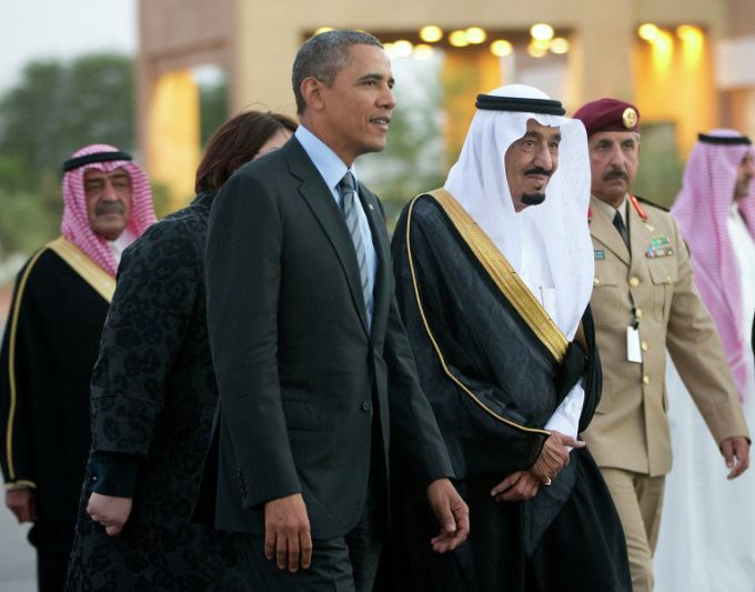 Барак Обама Салмон ибн Абдулазиз Ал Сауд билан. Фото: AP