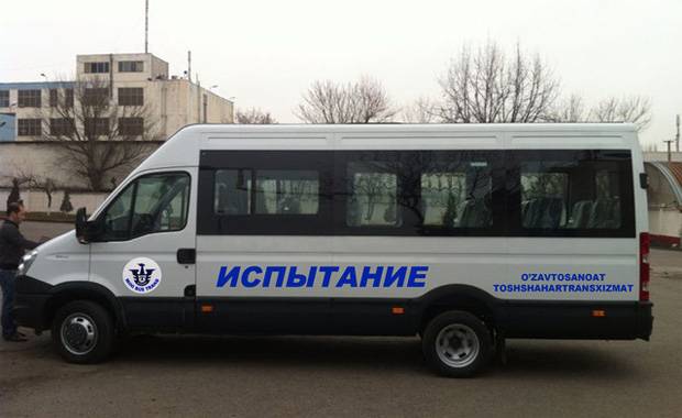 Toshkentda sinovdan o‘tkazilayotgan Iveco Daily mikroavtobusi. Foto: Turkiston-press / Gazeta.uz