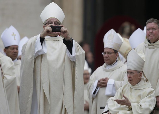 Рим папаси Франциск Lumia 900’да сурат олишга уялмайди. Фото: gazeta.ru
