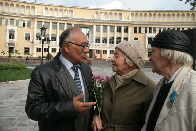 Vera Vasilyevna (o‘rtada). Foto: “12news.uz”