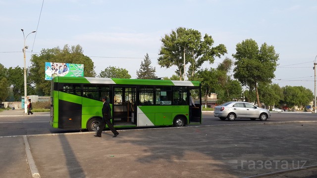 8-tramvayning o‘rnini bosgan avtobus. Foto: “Gazeta.uz”
