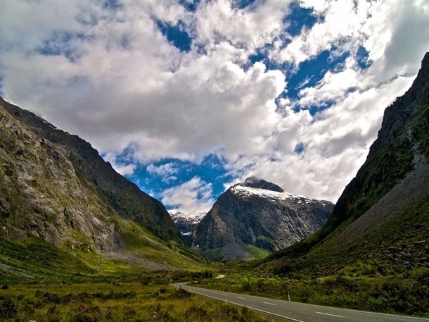 Янги Зеландиядаги The Milford Road