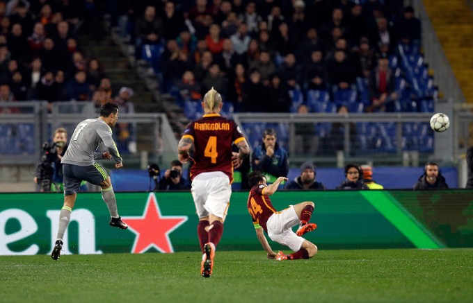Ronaldu “Roma” darvozasiga to‘p yo‘llamoqda. Foto: AP Photo