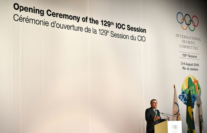 XOQ prezidenti Tomas Bax sessiyada chiqish qilmoqda. Foto: AP