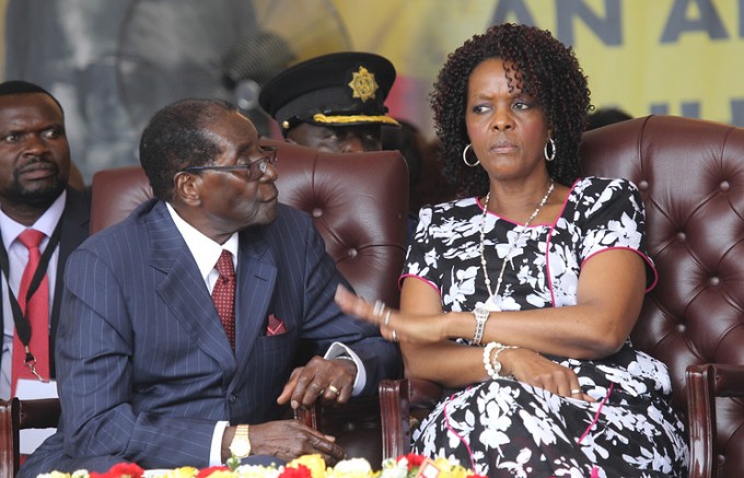 Robert va Greys Mugabe. Foto: AP Photo