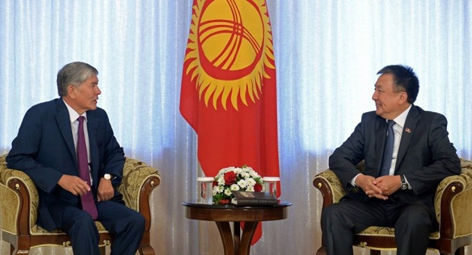 Atambayev va Jeenbekov. Foto: Sputnik