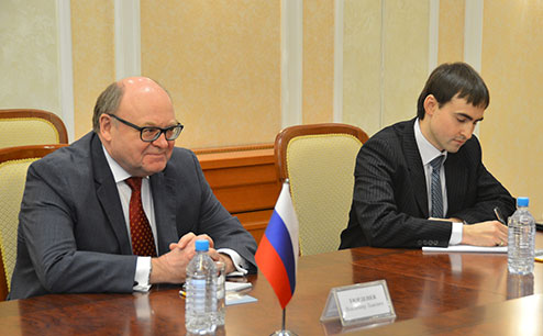 Rossiya elchisi Vladimir Tyurdenev. Foto: Oliy Majlis Senati axborot xizmati