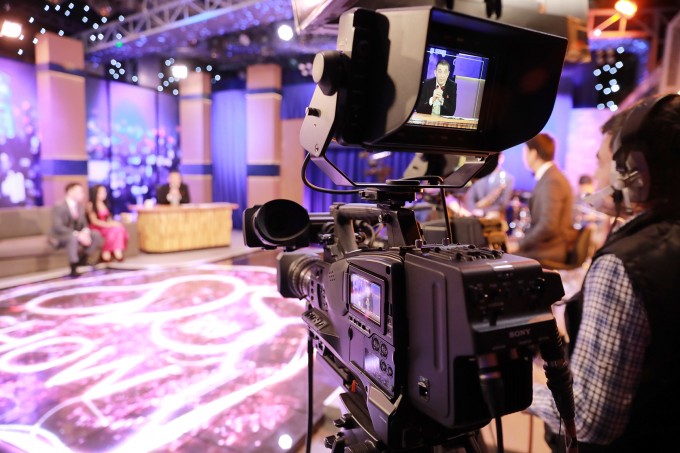 «MTVShow» кечки кўнгилочар дастурининг тасвирга олиш жараёни. Фото: Milliy TV