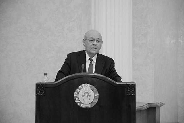 Fayzulla Mullajonov. Foto: Oliy Majlis Senati