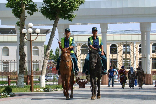 Namangan viloyatidagi otliq otryad Foto: Toshkent shahar IIBB