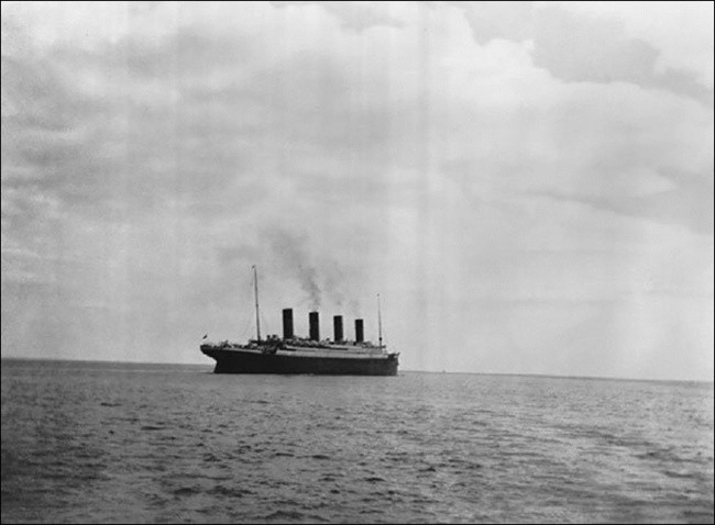 Titanikning suv ustidagi so‘nggi fotosurati, 1912-yil. Foto: AdMe