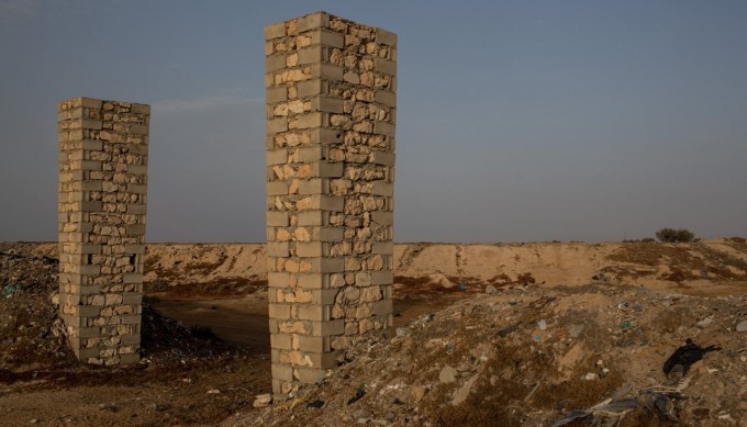 O‘rtayer dengizida halok bo‘lgan muhojirlar qabristonining darvozasi, 2016-yil 30-iyun. Foto: Getty Images