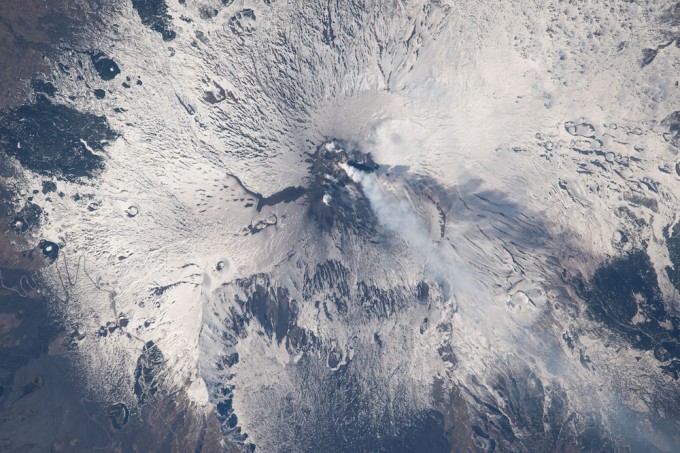 Sitsiliyaning Etna tog‘idagi eng barqaror faol vulqonlardan biri. Foto: NASA
