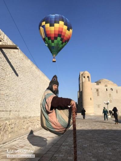 Buxoroda ilk bor sayyohlar havo sharida parvoz qildi (foto)