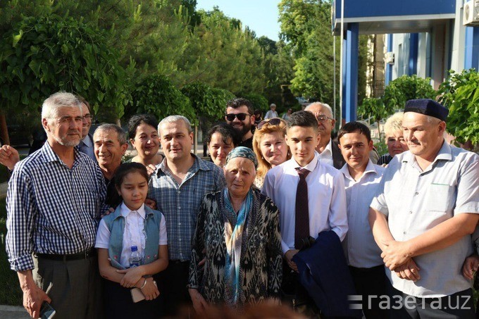 Бобомурод Абдуллаев яқинлари билан.