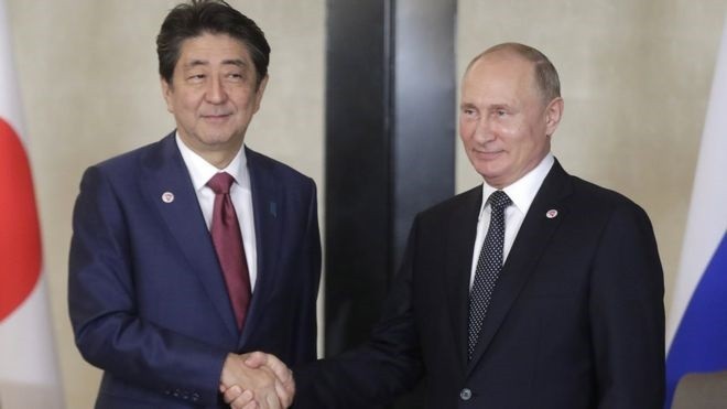 Sinzo Abe va Vladimir Putin. Foto: BBC